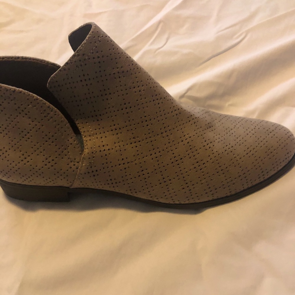 Popular ankle suede patterned boots!